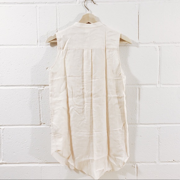 Sleeveless Button Down Blouse - Picture 3 of 3